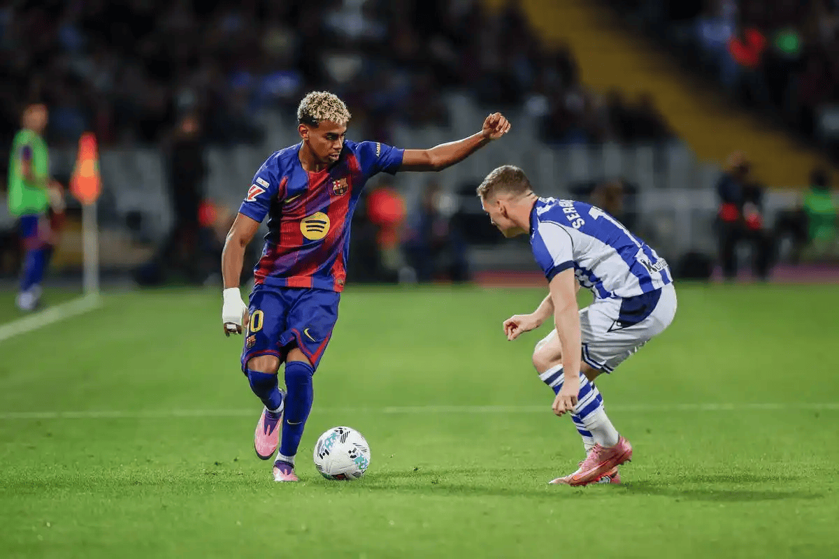 西甲巅峰对决：皇家社会主场阻击领头羊巴萨，复仇战一触即发！